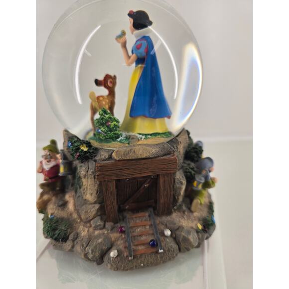 Disney Hallmark Snow White & 7 Dwarfs Musical Snow Globe “Heigh-Ho” - Picture 4 of 7
